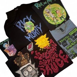 RICK & MORTY MERCH BUNDLE • 4 GRAPHIC SHIRTS • 1 GRAPHIC HOODIE • SIZE - S/M